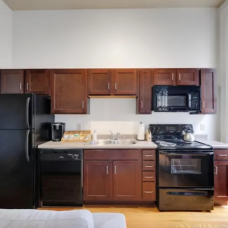 Historic Charm, Walkable Entertainment Apartment